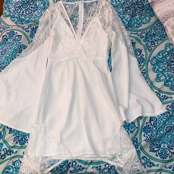 ⚡️White Lace Asymmetrical Hem Dress⚡️ - Picture 10 of 11